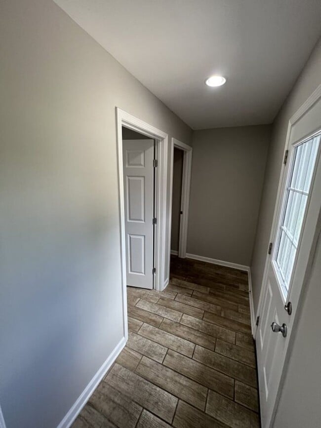 Building Photo - Charming 4-Bedroom Home with Large Backyar...