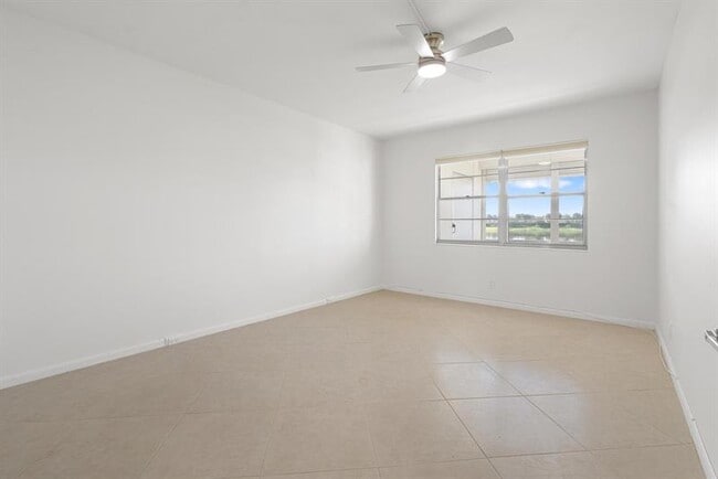 Building Photo - 1056 Exeter