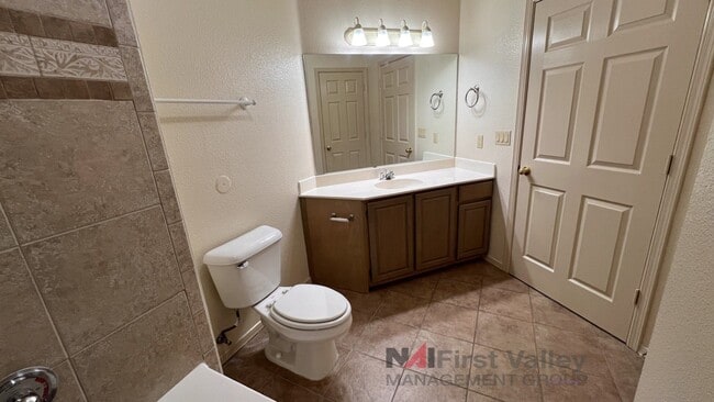 Building Photo - 2 Bedrooms, 2 Baths