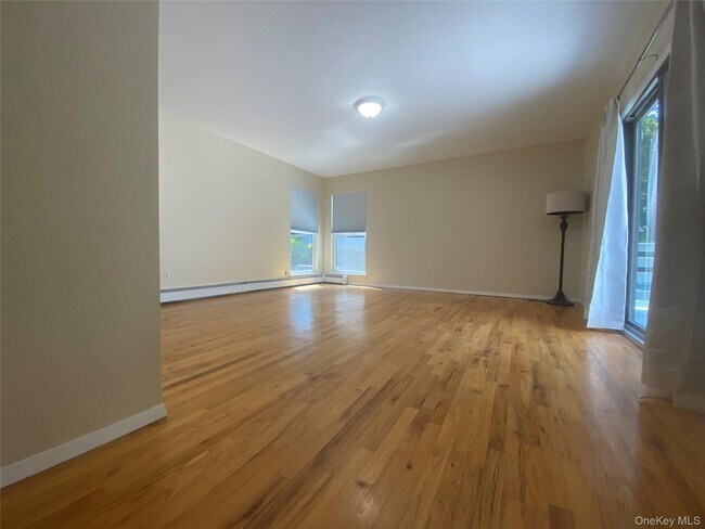 Building Photo - 15 Crestview Dr