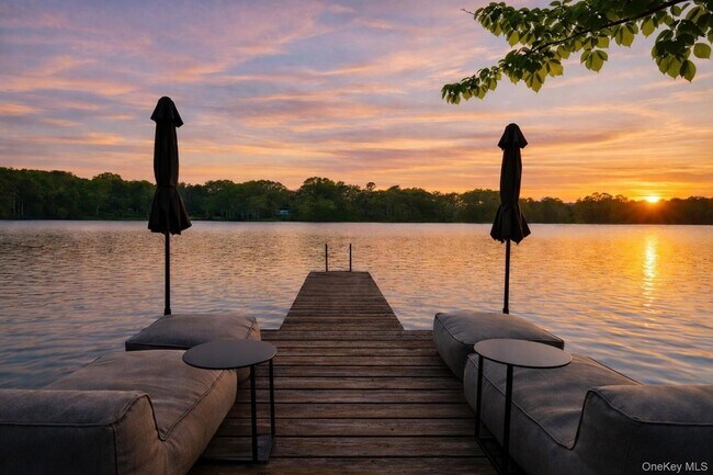 Building Photo - 15 Lake View Ct