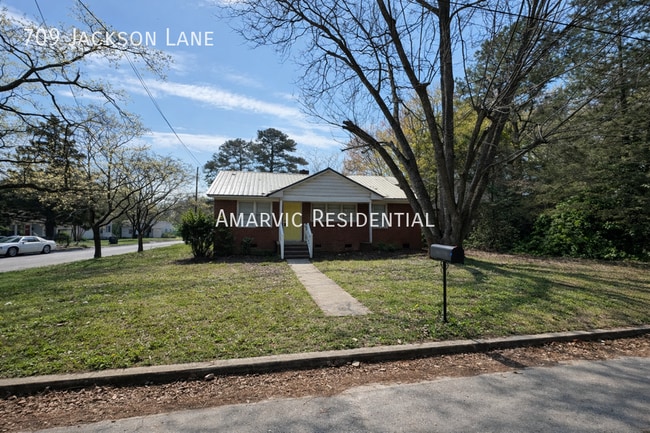 Building Photo - 709 Jackson Ln