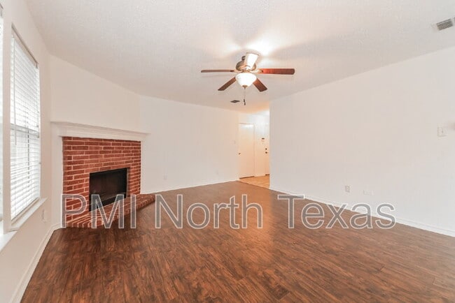 Building Photo - 1571 Thornhill Ln