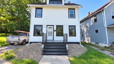 Building Photo - 529 Cameron Ave