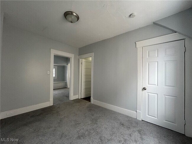 Building Photo - 3233 W 94th St