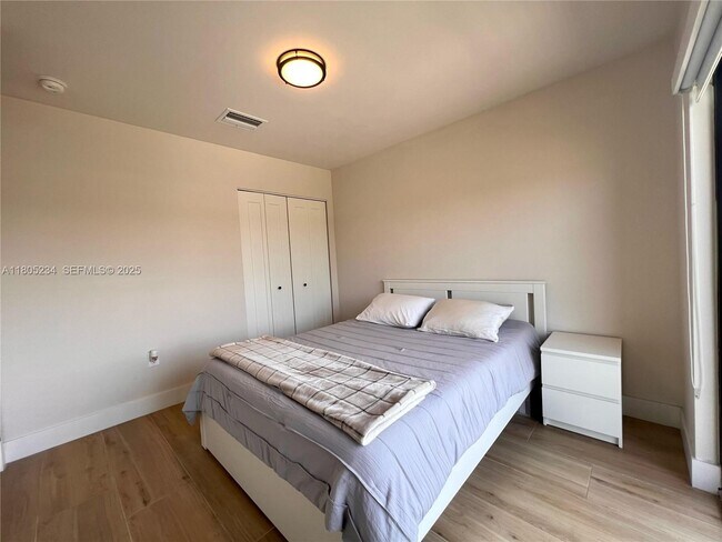 Building Photo - 8753 SW 34th St