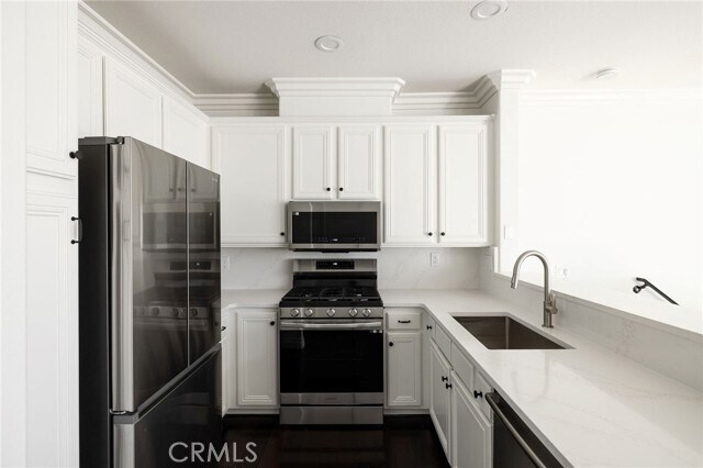 Building Photo - 12 Rabano