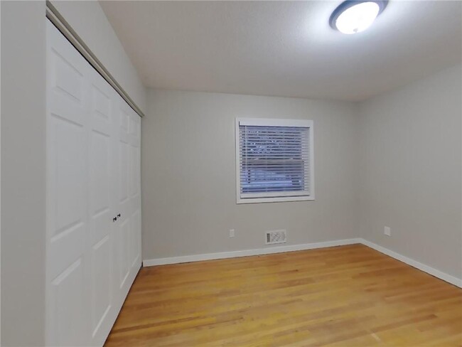 Building Photo - 1420 Boone Ave N