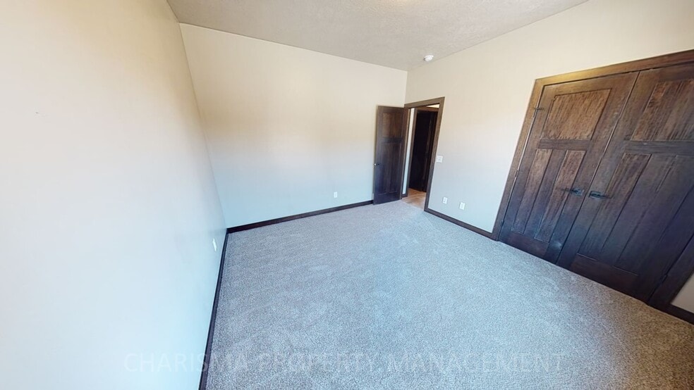 Building Photo - 4528 W Graceland Pl