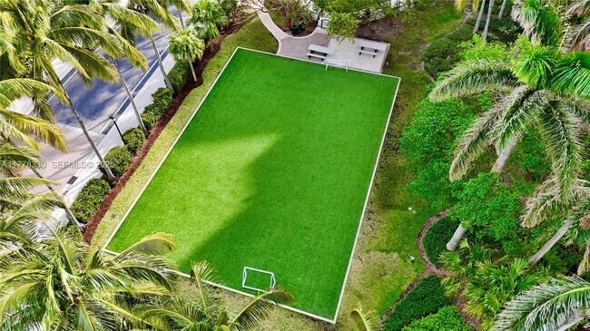 Building Photo - 747 Crandon Blvd