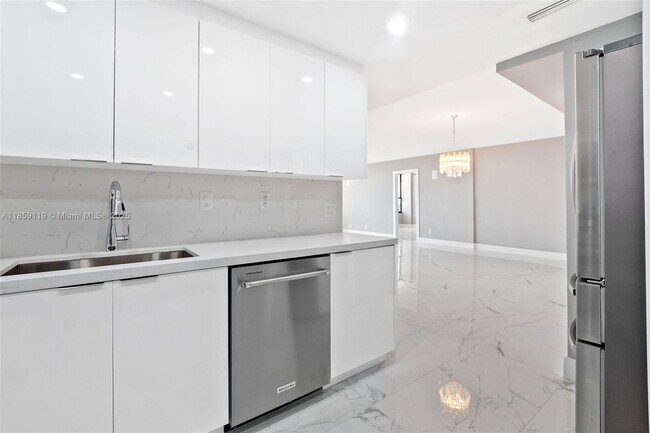 Building Photo - 780 NE 69th St