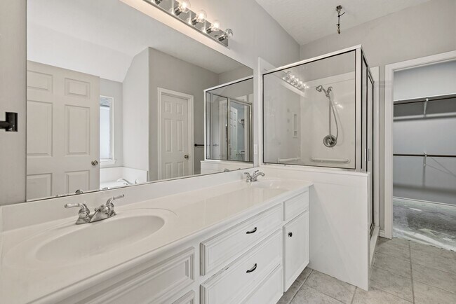 Building Photo - 909 Katie Ln