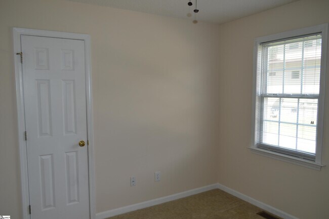 Building Photo - 201 Durham Dr