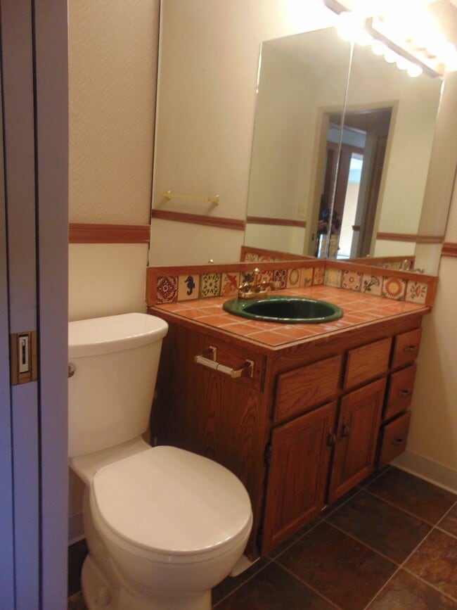 Building Photo - Great 4BR 2.5BA Split Entry Home in Quiet Forest Park Neighborhood