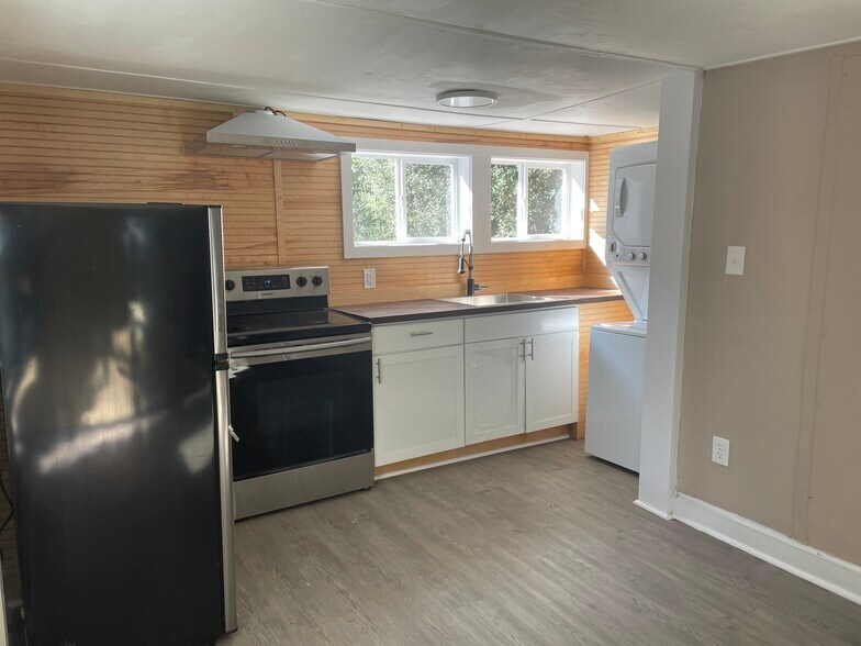 Building Photo - 2053 Monroe St