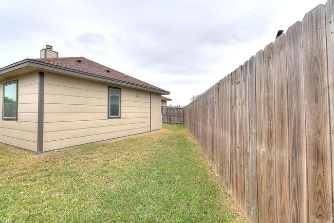Building Photo - 7202 Lake Melody