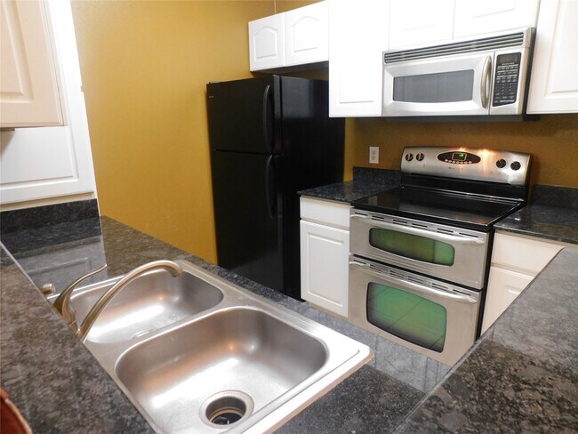 Building Photo - 1330 Old Spanish Trl