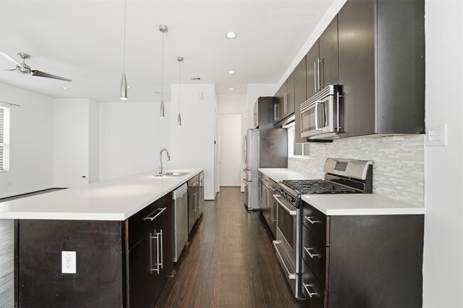 Building Photo - 4704 Crawford St