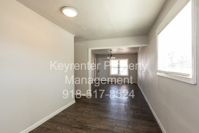 Building Photo - 3 BED/ 1 BATH IN UP AND COMING NEIGHBORHOOD