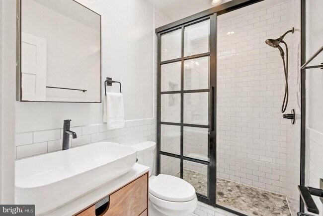 Building Photo - 477 Ridge St NW