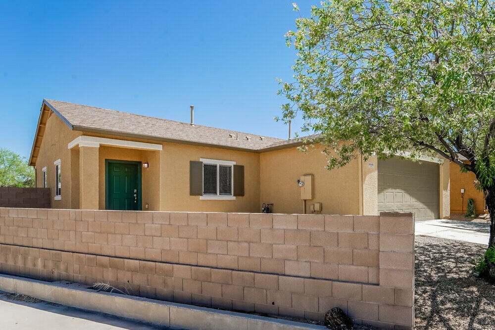 Building Photo - 8448 W Green Kingfisher Ln