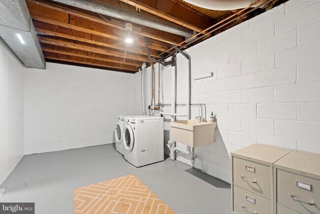 Building Photo - 9932 Longford Ct