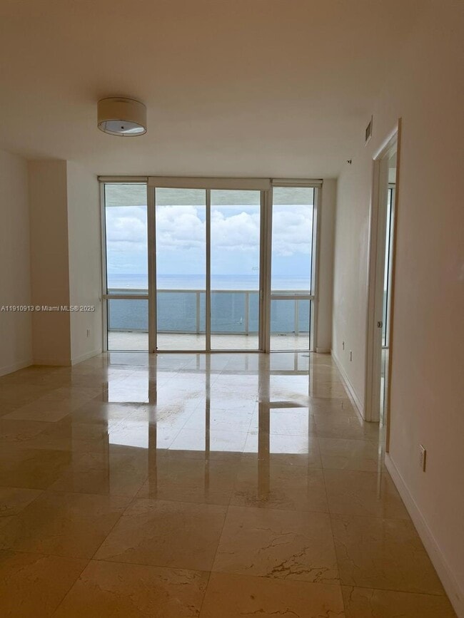 Building Photo - 16001 Collins Ave