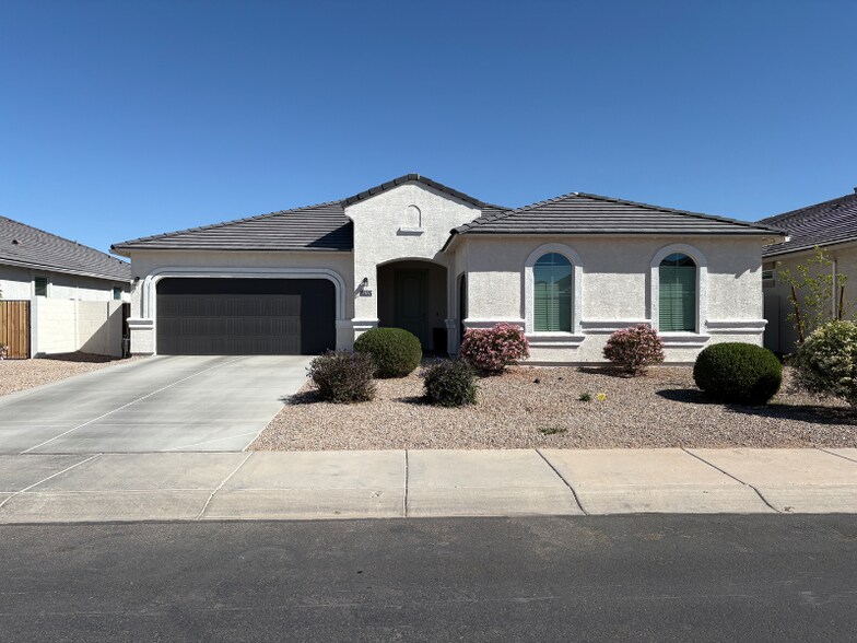 Building Photo - 37852 W San Clemente St