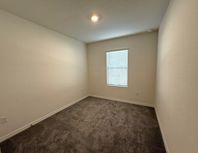 Building Photo - 1967 Tamarack Pass