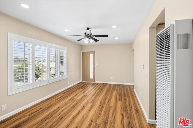 Building Photo - 4622 W 149th St