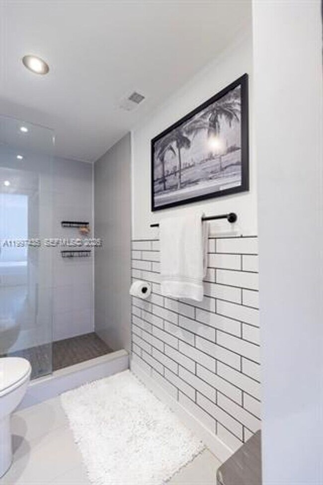 Building Photo - 6801 Indian Creek Dr