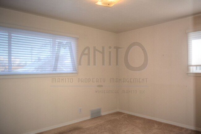 Building Photo - **COMING SOON** Spacious Hobby Home