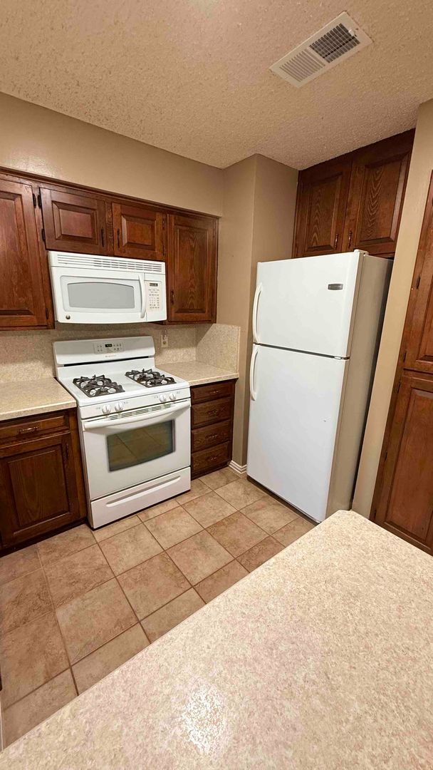 Building Photo - 3 bedroom / 2 bath / 2 car garage - Covered porch with shaded back yard