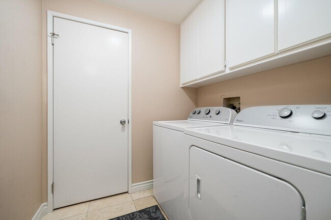 Building Photo - 55559 Winged Foot