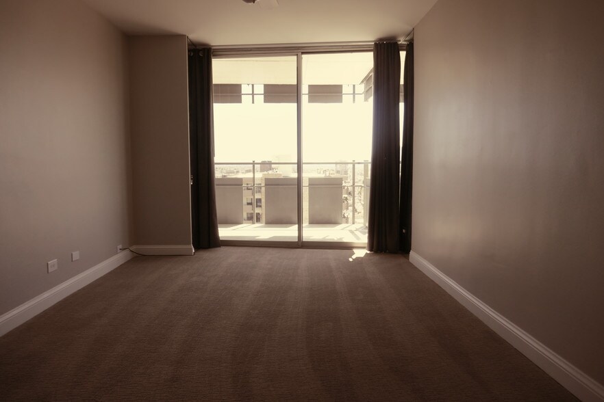 Bedroom 2 16'5" x 10' - 790 N Washington St