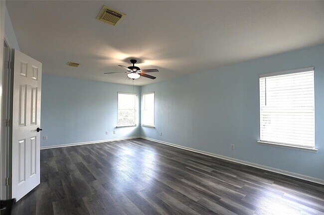 Building Photo - 15215 Possumwood Dr