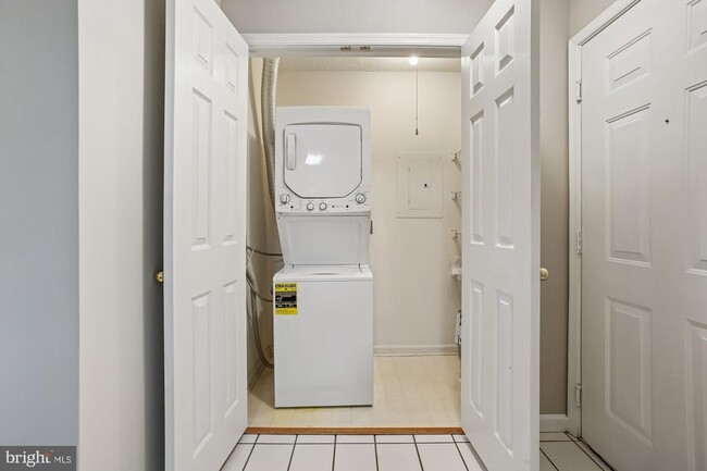 Building Photo - 14301 Grape Holly Grove