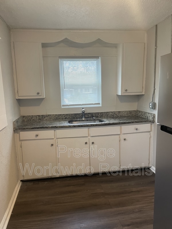 Building Photo - 1034 Brooks Rd