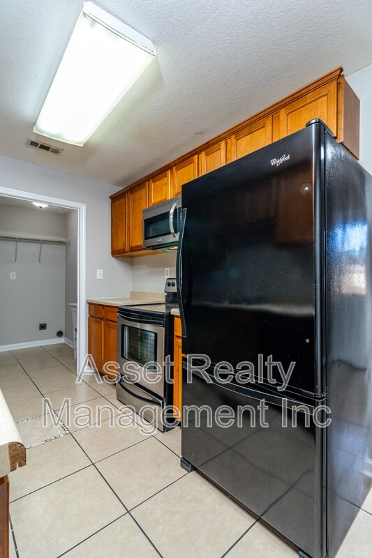 Building Photo - 4622 Ventura Dr