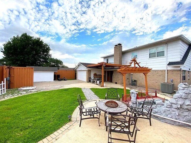 Building Photo - 1316 Dunbarton Dr