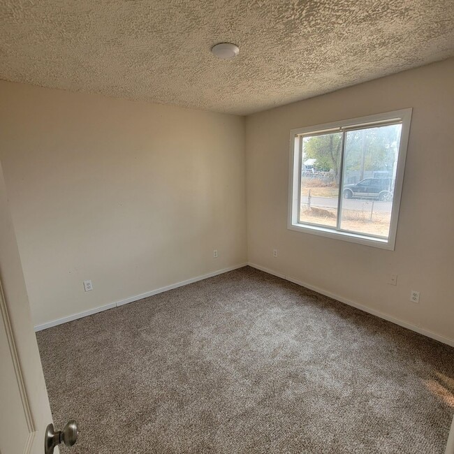 Building Photo - 2217/2219 E Weile