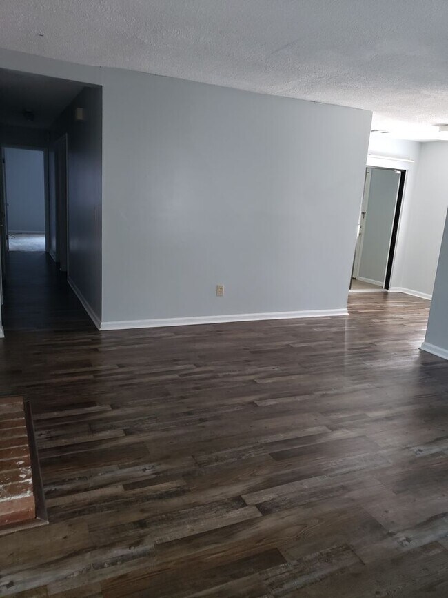 Building Photo - 333 Wrenfield Rd