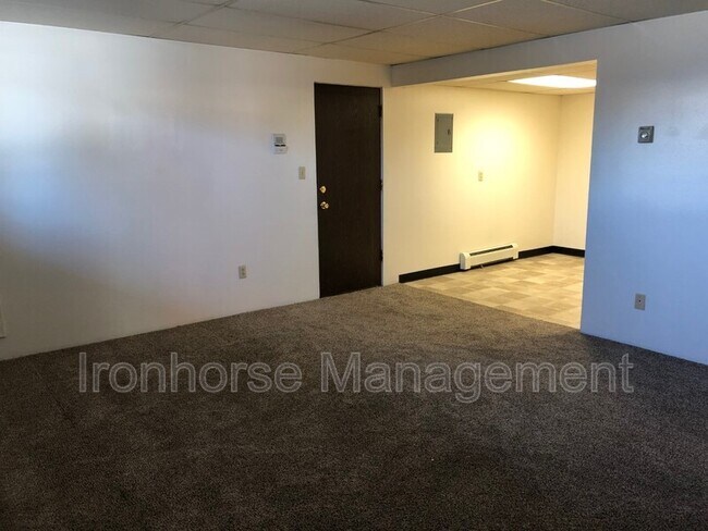 Building Photo - 805 W Villard St
