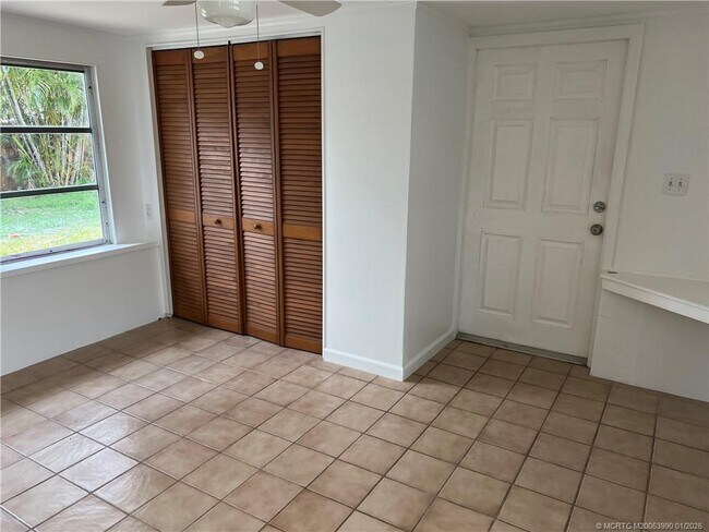 Building Photo - 2172 NE Pelican Terrace