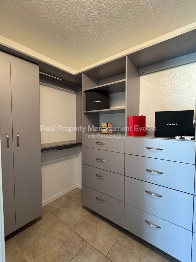 Building Photo - 4428 E Joan De Arc Ave