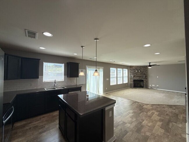 Building Photo - T.R. Lawing Realty Property