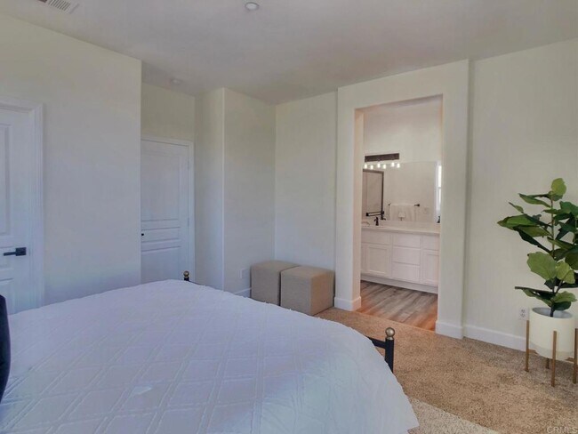 Building Photo - 4300 Newton Ave