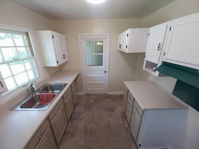 Building Photo - 1714 Wesley Dr