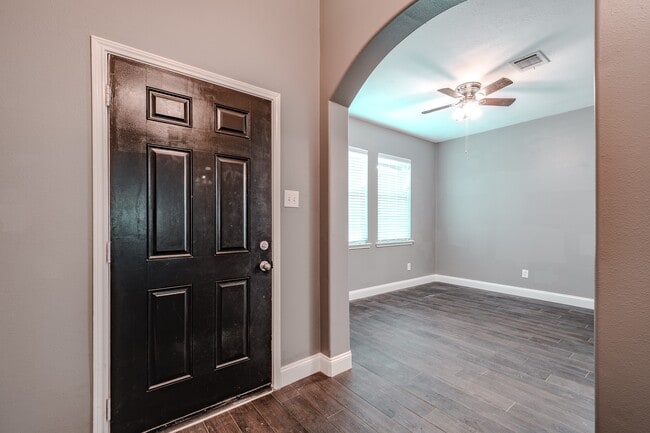 Building Photo - 8515 Holly Spring Ln