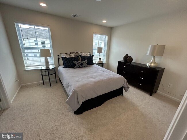 Building Photo - 135 Cobblestone Dr